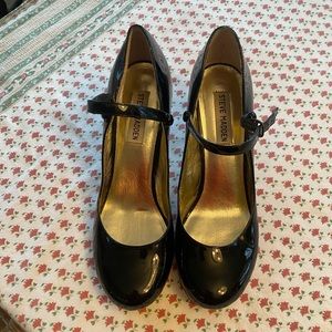 Steve Madden round toe patent leather 3 inch heel size 8.5